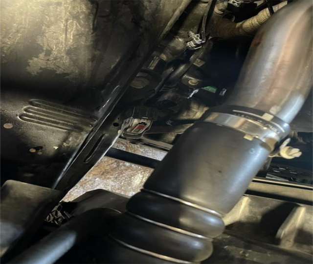 Disconnect the throttle valve, EGR and DEF components