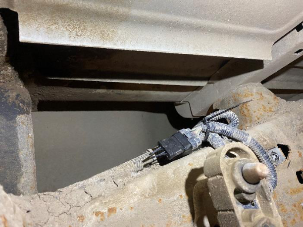 Fit the particulate matter sensor plug