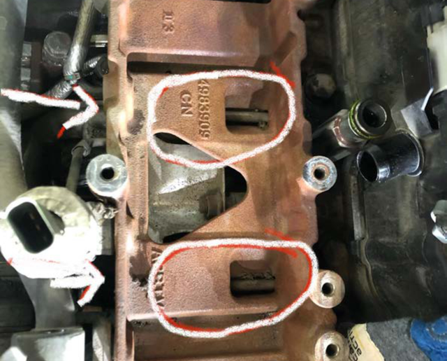 Remove the exhaust manifold bolt at cylinder 4